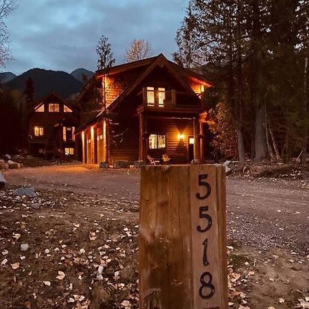 Ski-In Chalet: Private Hot Tub, Bonus Bunk House Fernie Ngoại thất bức ảnh