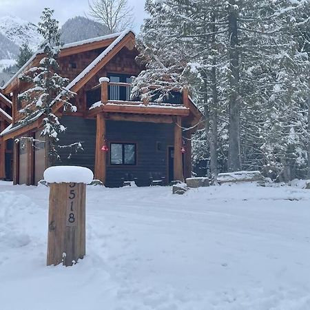 Ski-In Chalet: Private Hot Tub, Bonus Bunk House Fernie Ngoại thất bức ảnh