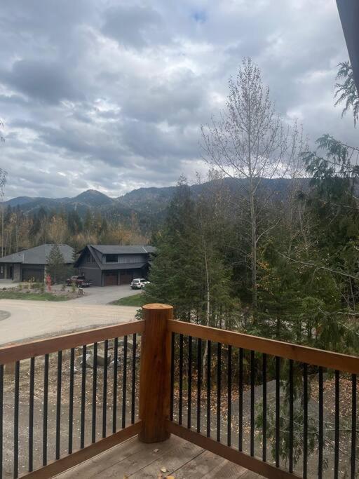 Ski-In Chalet: Private Hot Tub, Bonus Bunk House Fernie Ngoại thất bức ảnh