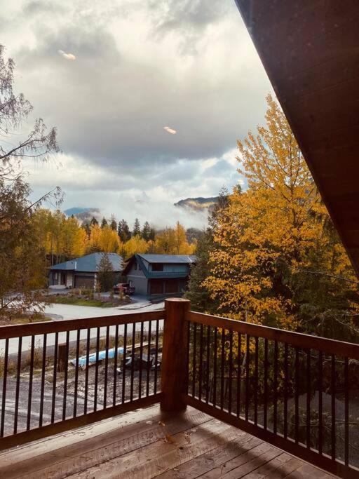 Ski-In Chalet: Private Hot Tub, Bonus Bunk House Fernie Ngoại thất bức ảnh