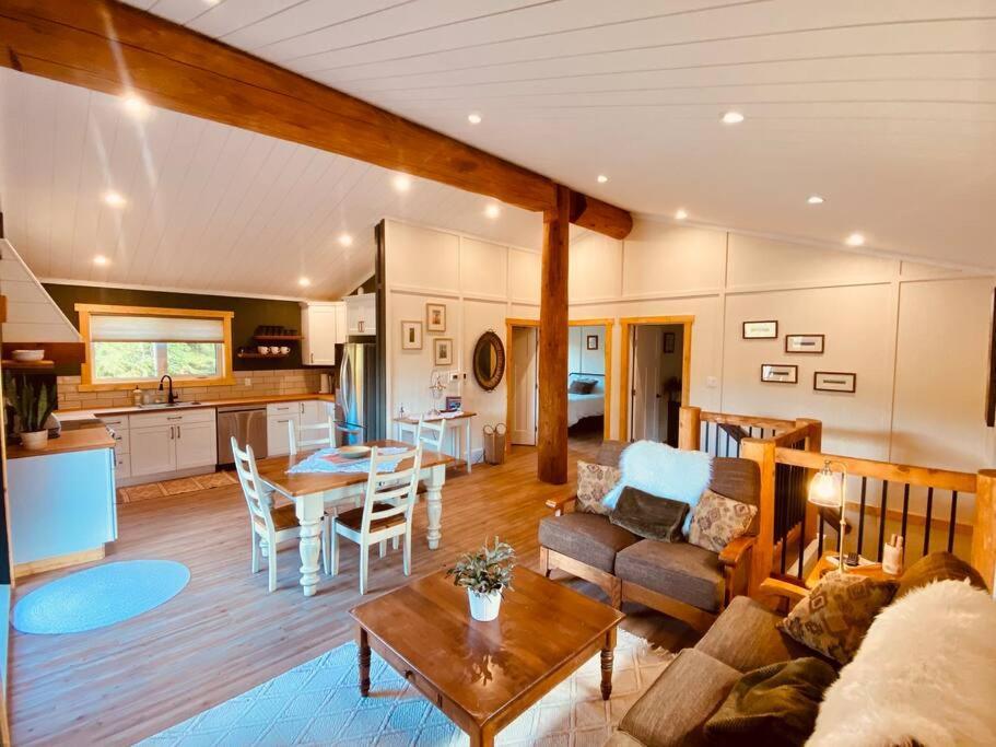 Ski-In Chalet: Private Hot Tub, Bonus Bunk House Fernie Ngoại thất bức ảnh