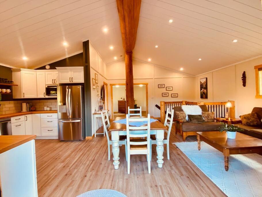 Ski-In Chalet: Private Hot Tub, Bonus Bunk House Fernie Ngoại thất bức ảnh