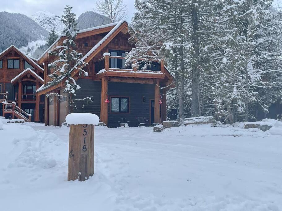 Ski-In Chalet: Private Hot Tub, Bonus Bunk House Fernie Ngoại thất bức ảnh
